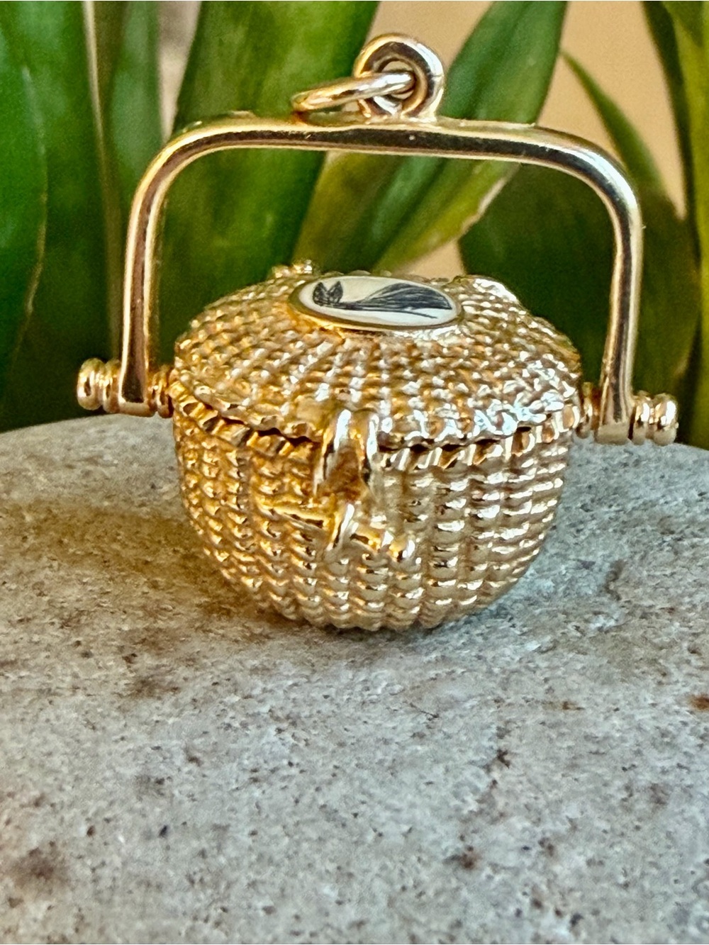 14 karat gold 1977 Nantucket basket